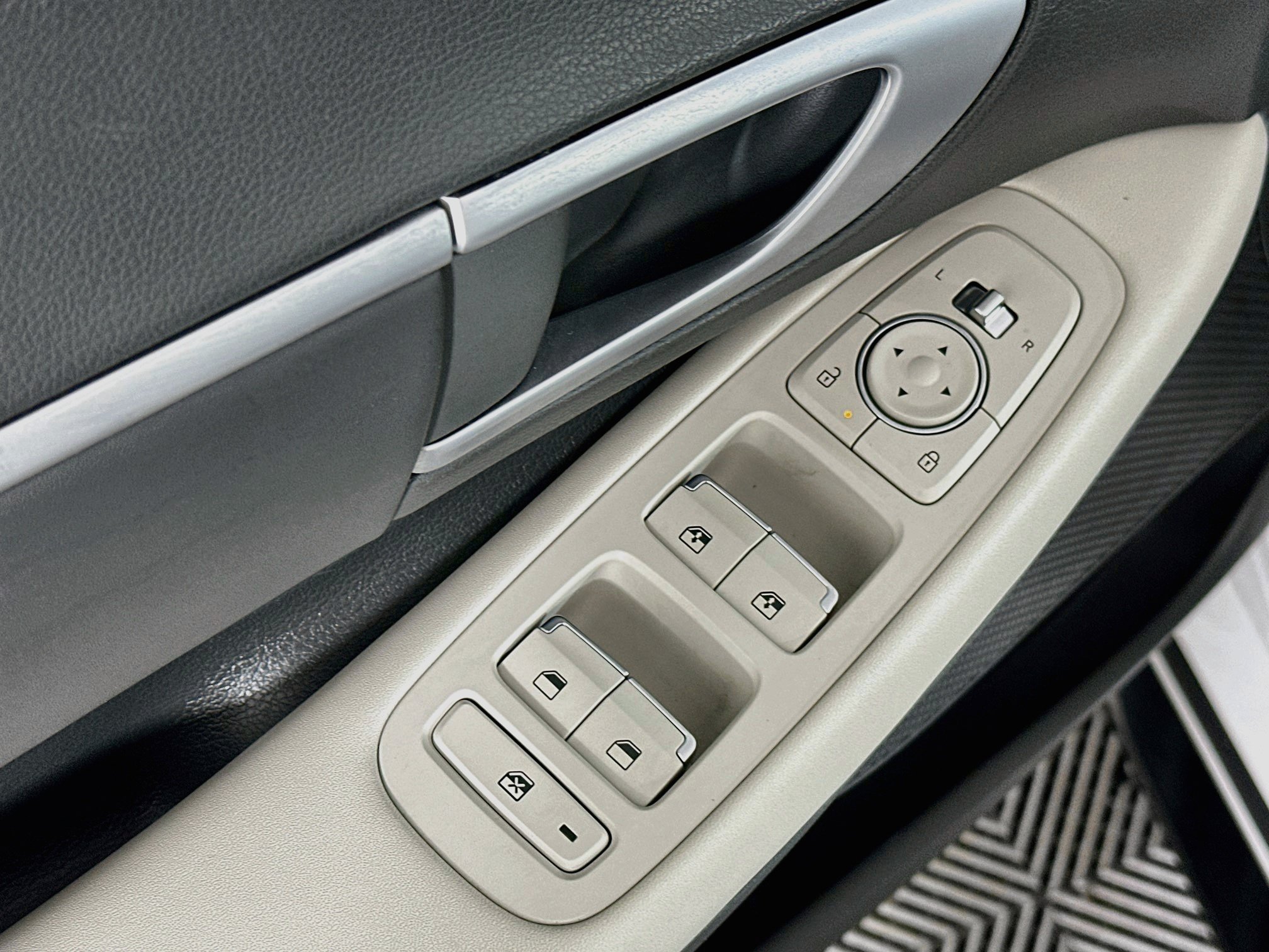 Used 2025 Hyundai Sonata SEL FWD image 15