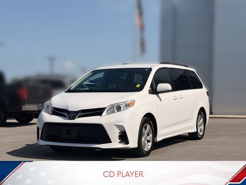 Used 2019 Toyota Sienna LE FWD image 2