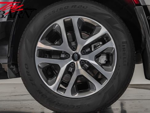 Used 2023 Land Rover Defender 110 X-Dynamic SE image 18