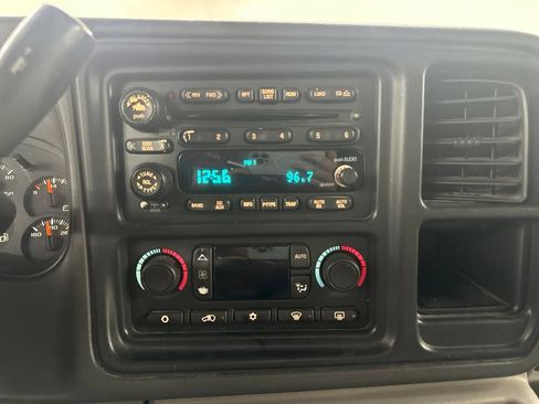 Used 2004 Chevrolet Tahoe Z71 w/ Z71 Preferred Equipment Group AWD/4WD image 45