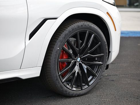 New 2026 BMW X6 xDrive40i w/ Climate Comfort Package image 5