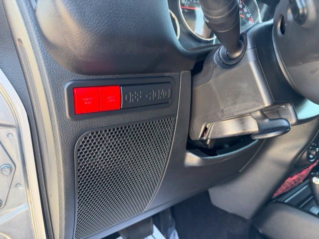 Used 2017 Jeep Wrangler Unlimited Rubicon AWD/4WD image 12