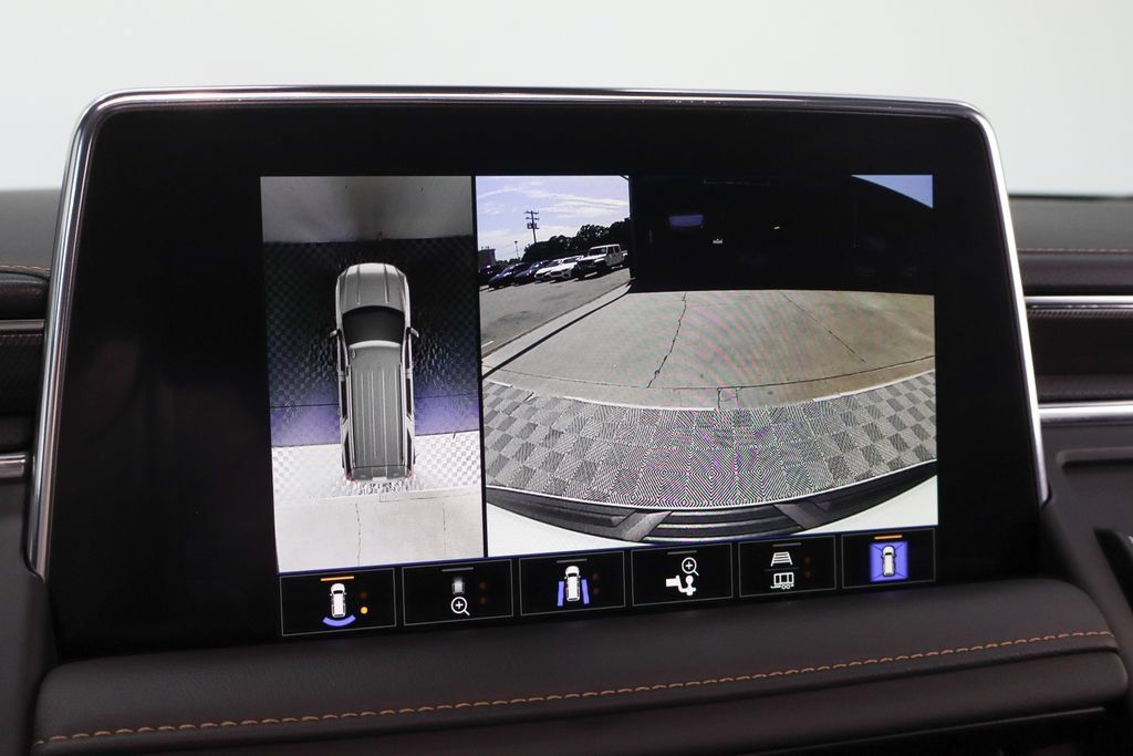 Used 2024 GMC Yukon AT4 w/ Technology Package AWD/4WD image 35