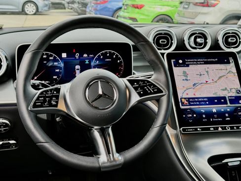 Used 2025 Mercedes-Benz GLC 300 image 39