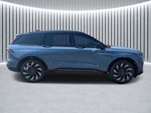 New 2026 Lincoln Nautilus Reserve image 2