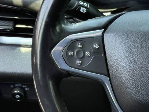Used 2022 Chevrolet Traverse LT FWD image 14