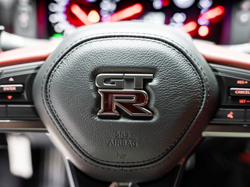 Used 2021 Nissan GT-R Premium AWD/4WD image 53