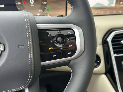 New 2025 Nissan Armada Platinum Reserve image 24