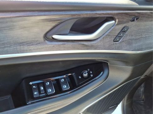 Used 2023 Jeep Grand Cherokee Overland w/ Luxury Tech Group IV image 25