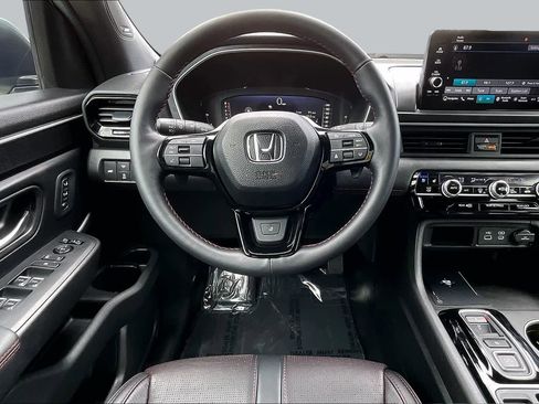 Used 2025 Honda Pilot Black Edition image 6
