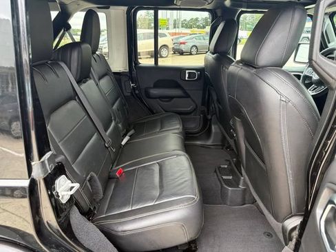 Used 2019 Jeep Wrangler Unlimited Sahara AWD/4WD image 15