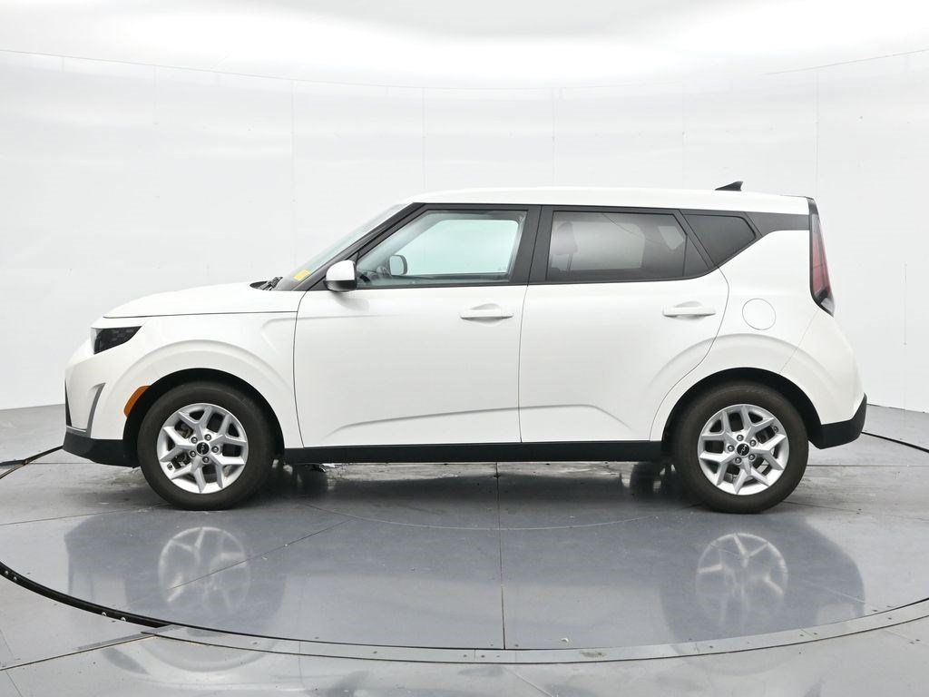 Used 2023 Kia Soul LX w/ Option Group 015 FWD image 8
