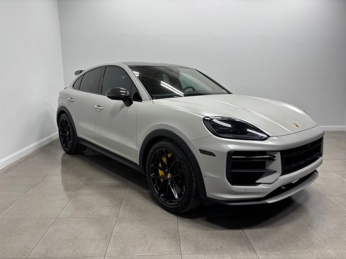 Used 2024 Porsche Cayenne Turbo GT AWD/4WD image 5