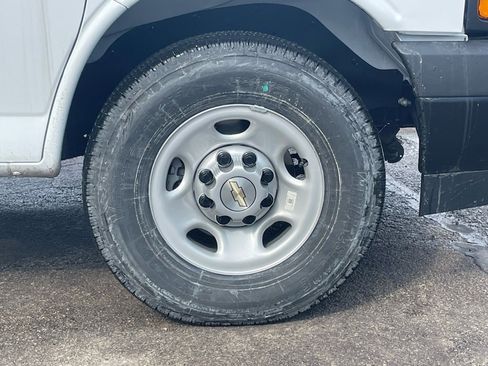 New 2026 Chevrolet Express 3500 w/ Power Convenience Package image 9