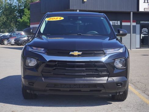 Used 2021 Chevrolet TrailBlazer LS FWD image 2