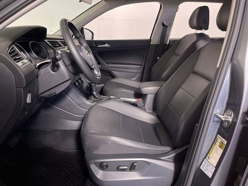Used 2020 Volkswagen Tiguan SE w/ Panoramic Sunroof Package image 12