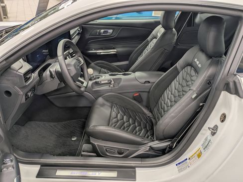 Used 2025 Ford Mustang GT Premium w/ GT Performance Package RWD image 10