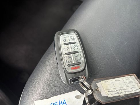 Used 2025 Chrysler Pacifica Select FWD image 21
