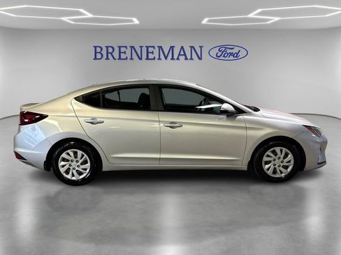 Used 2019 Hyundai Elantra SE w/ Cargo Package FWD image 4