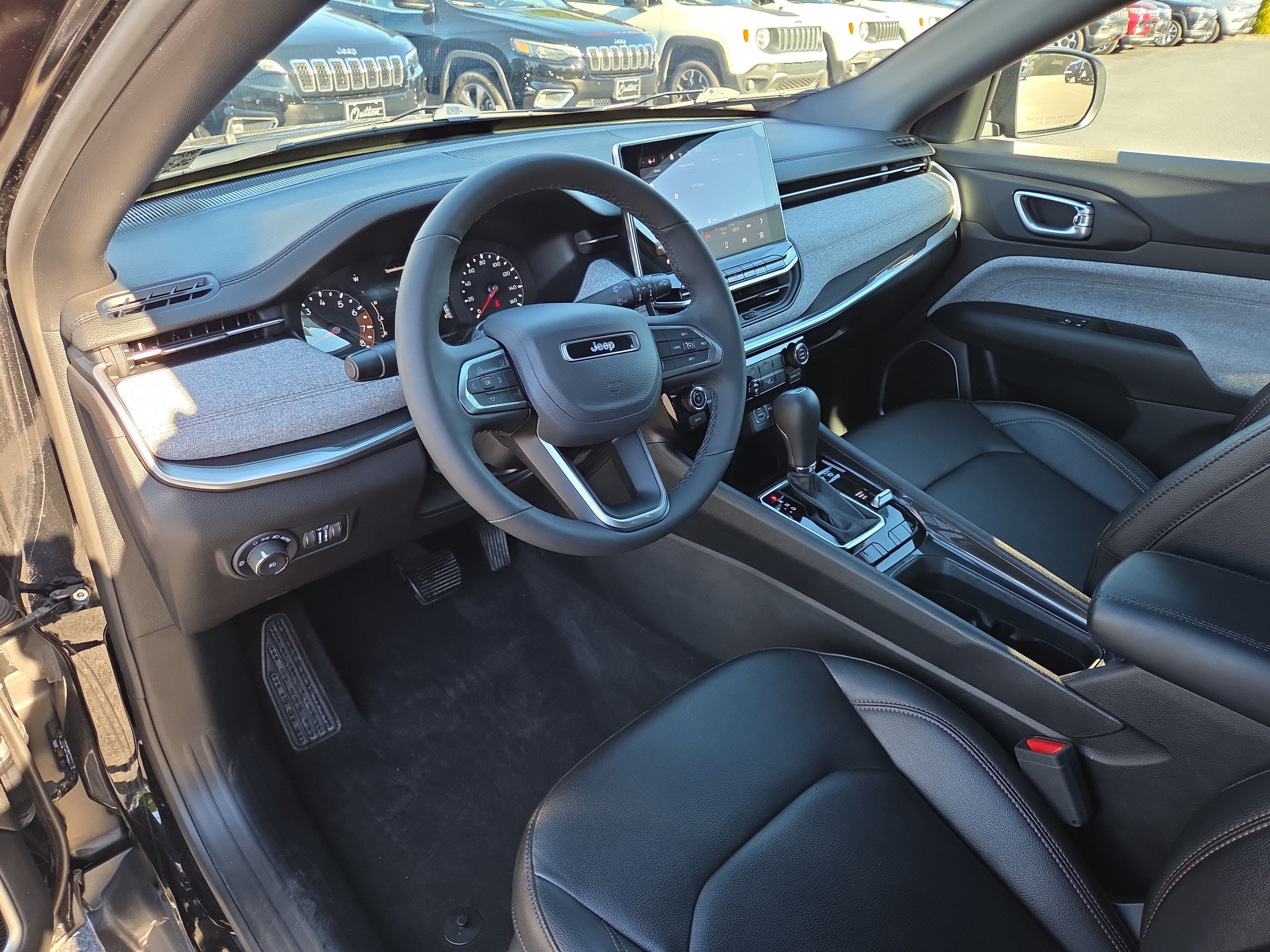 Certified 2024 Jeep Compass Latitude AWD/4WD image 16