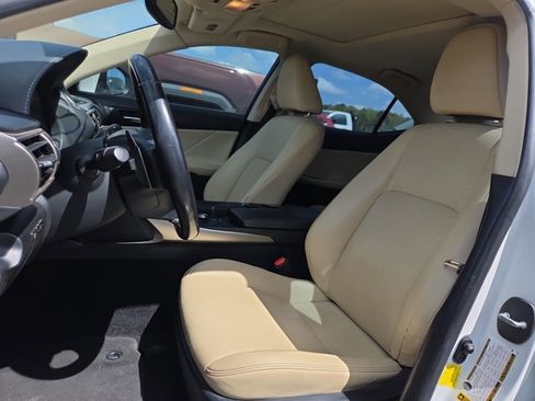 Used 2016 Lexus IS 200t image 7