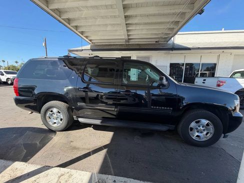 Used 2014 Chevrolet Suburban LT image 4