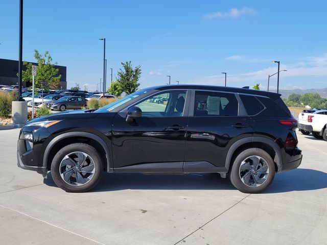 Used 2025 Nissan Rogue SV AWD/4WD image 2