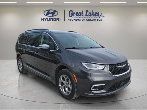 Used 2023 Chrysler Pacifica Limited AWD/4WD image 31
