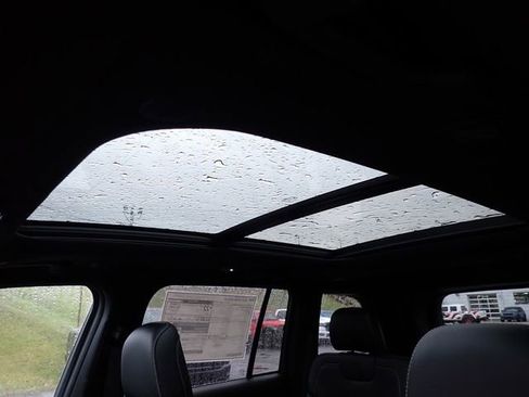 New 2025 Jeep Grand Cherokee Limited w/ MOPAR Finishing Package AWD/4WD image 18