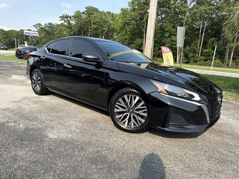 Used 2024 Nissan Altima 2.5 SV FWD image 3