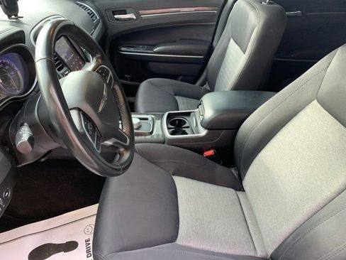 Used 2022 Chrysler 300 Touring w/ Sport Appearance Package image 12