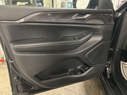 Used 2023 Jeep Grand Cherokee L Altitude image 9