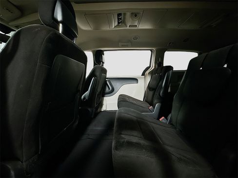 Used 2012 Chrysler Town & Country Touring image 23