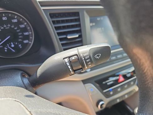 Used 2017 Hyundai Elantra SE FWD image 19