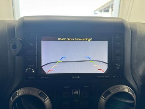 Used 2016 Jeep Wrangler Unlimited Sahara image 27