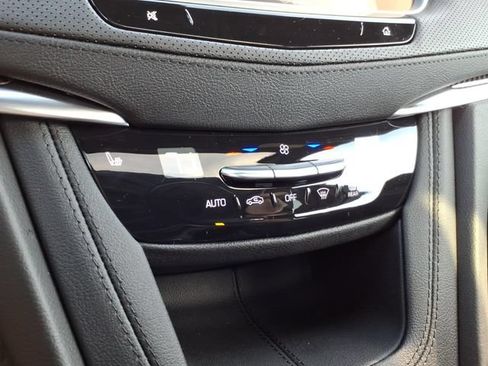 Certified 2025 Cadillac XT5 Sportv AWD/4WD image 31