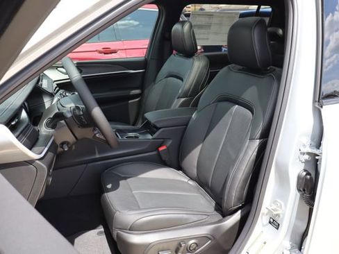 New 2026 Jeep Grand Cherokee L Limited AWD/4WD image 12