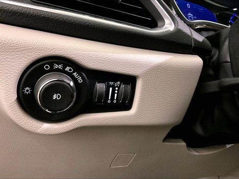 Used 2022 Chrysler Pacifica Limited image 31