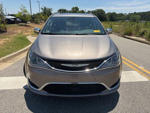 Used 2018 Chrysler Pacifica Limited w/ Advanced Safetytec Group FWD image 13