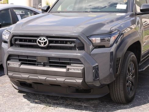 Used 2025 Toyota 4Runner SR5 AWD/4WD image 5