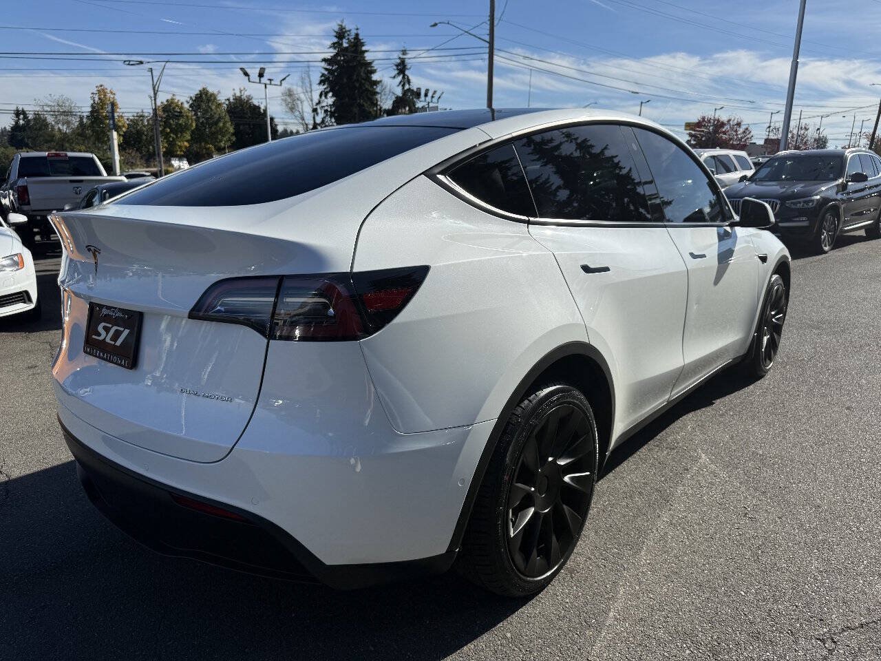 Used 2022 Tesla Model Y Long Range AWD/4WD image 4