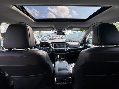Used 2019 Toyota Highlander SE AWD/4WD image 23