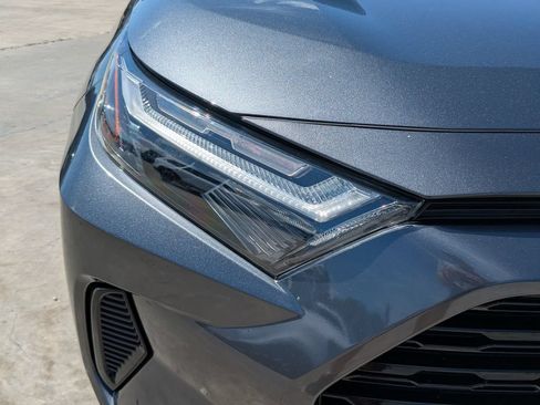 Used 2022 Toyota RAV4 SE AWD/4WD image 10