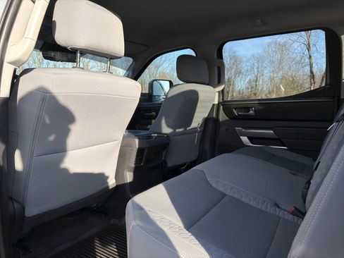 Used 2022 Toyota Tundra SR5 w/ SR5 Convenience Package AWD/4WD image 23