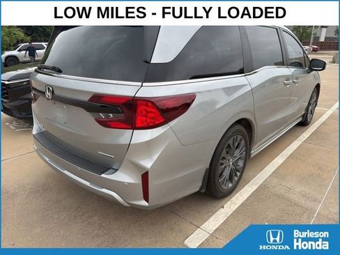Used 2025 Honda Odyssey Touring image 3