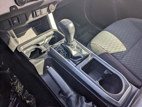Used 2022 Toyota Tacoma SR5 RWD image 18
