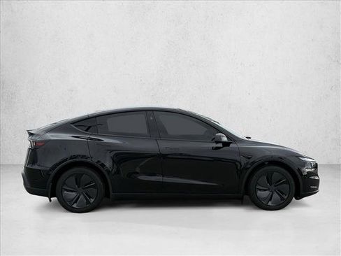 Used 2026 Tesla Model Y 2WD image 4