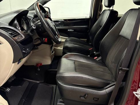 Used 2019 Dodge Grand Caravan SXT FWD image 34