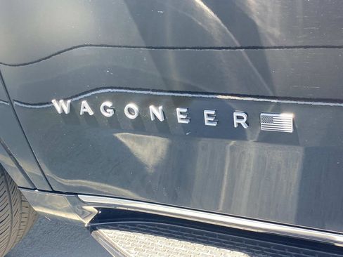 Used 2024 Jeep Wagoneer L Series II w/ Flexible Seating Group AWD/4WD image 10