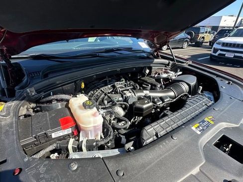 Used 2025 Jeep Grand Cherokee Altitude image 17